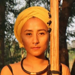 <A HREF="https://www.divinestrings.co">Fina Ahimsa</a>
